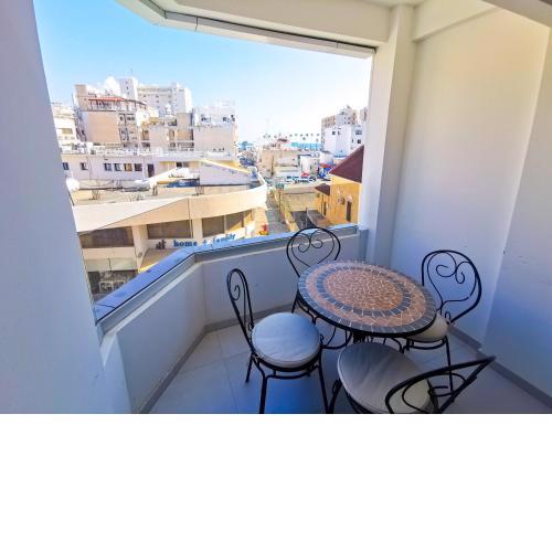 Vasilo Court Seaview City Apartment