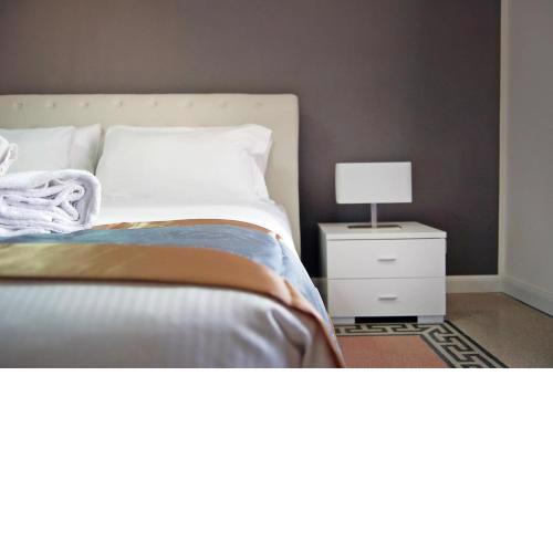 Vatican White Luxury Apartment full AC - 8 people