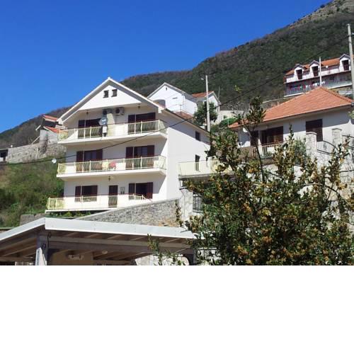 Vavic Apartments