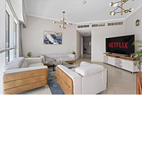 VayK - Beautiful Two Bedroom with Marina Views