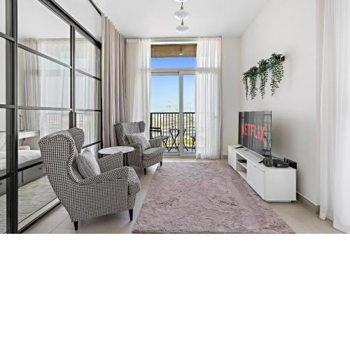 VayK - Bright Two Bedroom Near Park and Mall