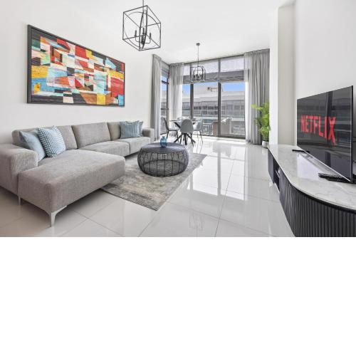 VayK - Elegant One Bedroom Apartment in Damac Hills
