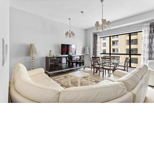 VayK - Great Two Bedroom near the Beach