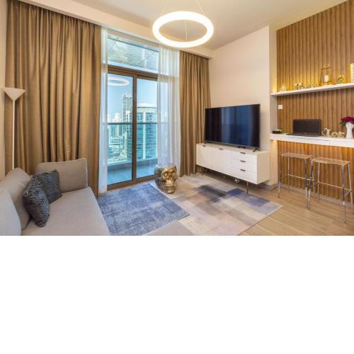 VayK - Modern One Bedroom near Marina with Lake View