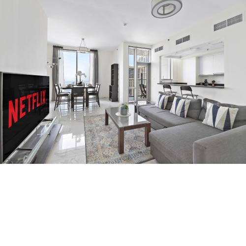 VayK - Spacious Two Bedroom near Canal