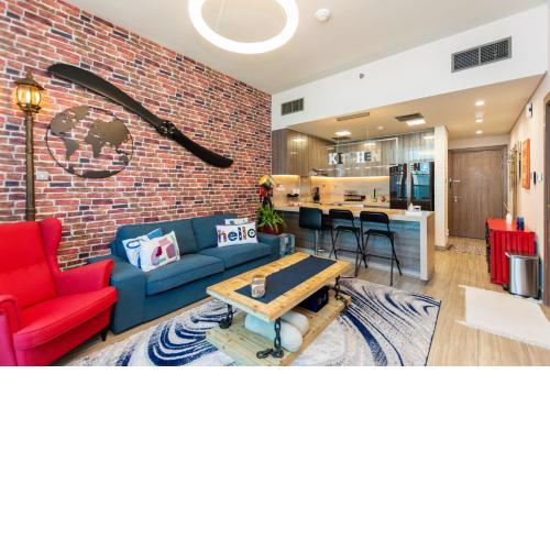 vayK - Stylish One Bedroom near Marina with Lake View and Pool Access