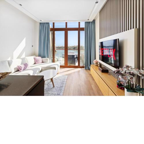 VayK - Upgraded Studio with Sea View on The Palm