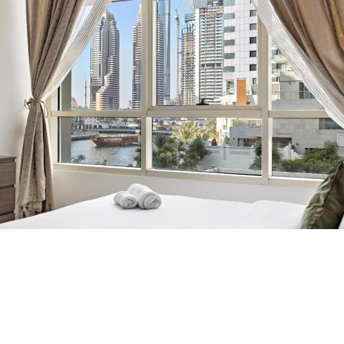 VayK - Upgraded Two Bedroom with Full Marina View