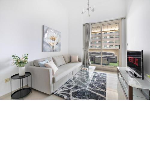 VayK - Vibrant One Bedroom in the Marina