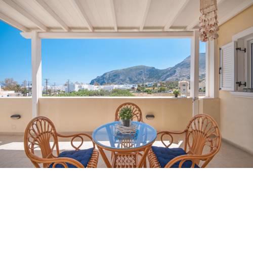 Veldi Art - Kamari Beach Apartment (8 persons)