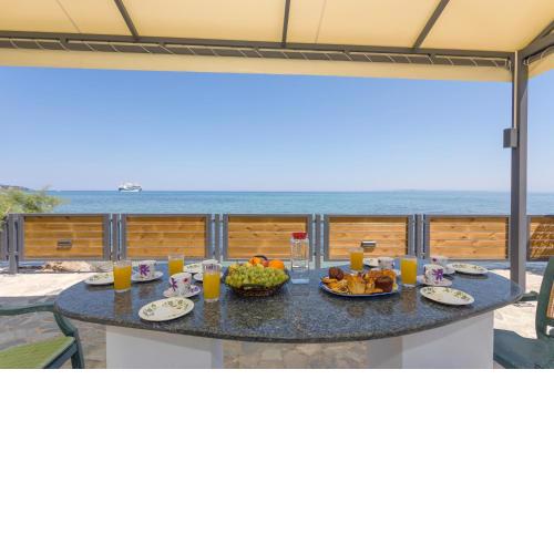 Venetico Beachfront Apartments - Sea View Studio