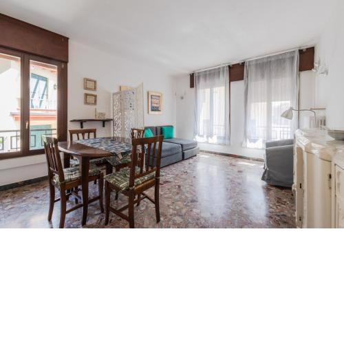 Venezia- S. Lucia Train Station Lovely Apartment!