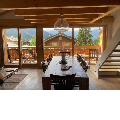 Verbier Sunny apt, fabulous view & balcony, sleeps 8