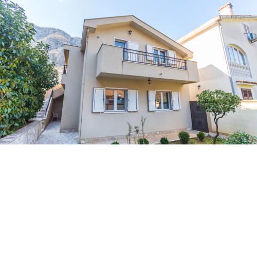 Veron Apartments
