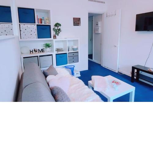 Very cozy and calm studio close to Champs-Elysées