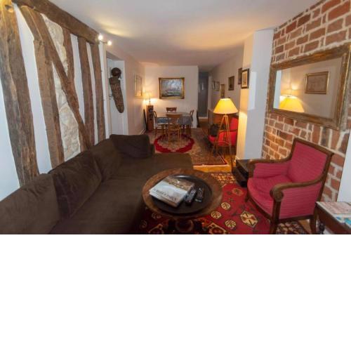 Very French Two Bedroom in the Heart of Paris