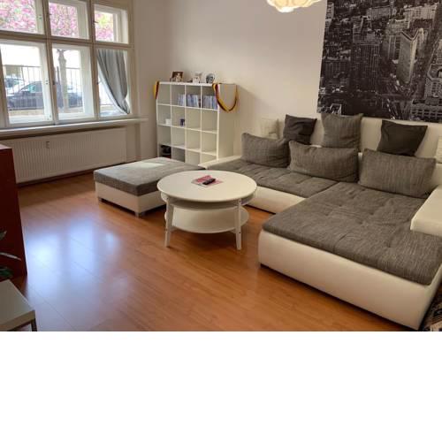 Very Large 2 Bedroom unit, 3 tram stops from City Center (4 min)