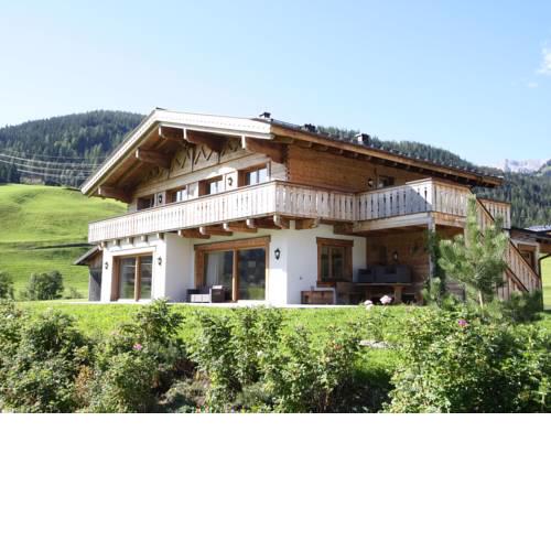 Very luxurious chalet with sauna and view of the slopes