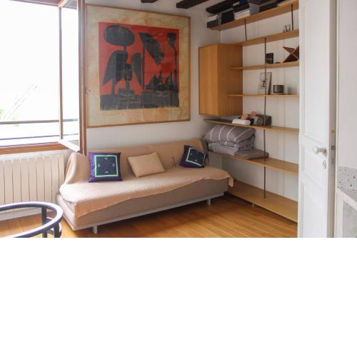 Very quiet studio with open view in Paris 14 th