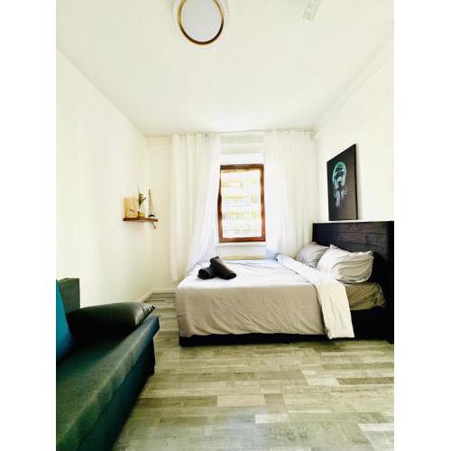 Very Spacious Apartment for up to 7P with Great Location