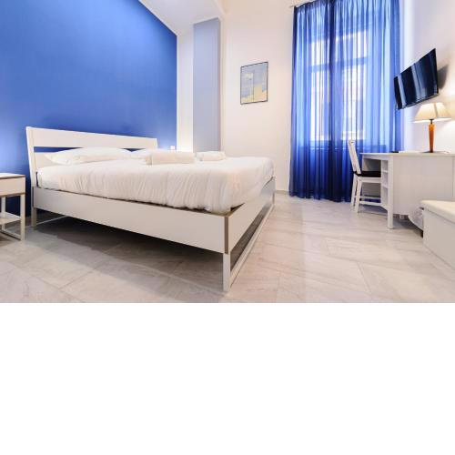 Via Aniello falcone 72b apartment
