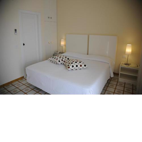 Via Capo Rooms