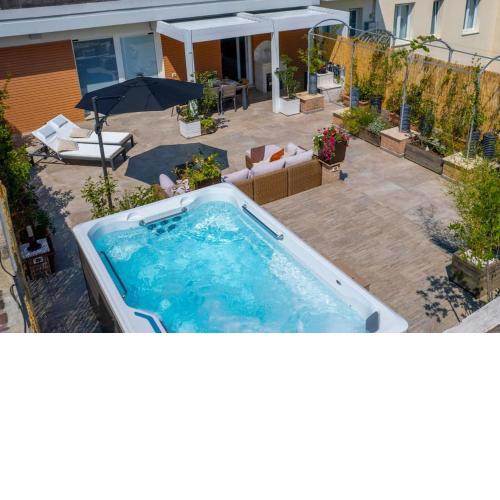 [Via Indipendenza] – Attico di lusso con Piscina