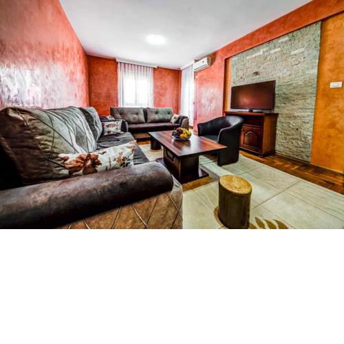 Vibrant Full Comfort Apartment