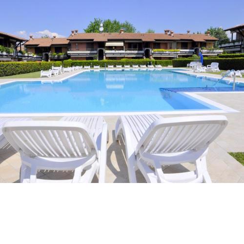 Vibrant Holiday Home in Lazise with Swimming Pool near 2 Lakes