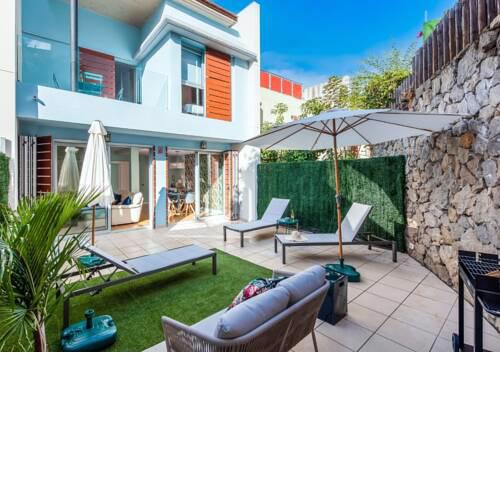 Vibrant Townhouse with Garden + Communal Pool