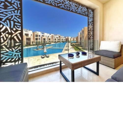 Vibrant Waterfront 2 BDR Mangroovy Free Pool & Beach Access