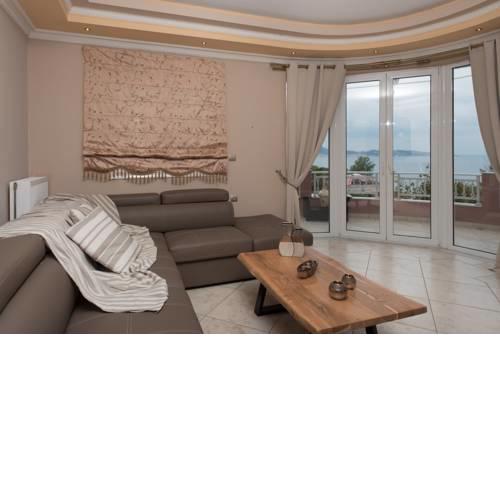 Vicky's Luxury Apartment with Sea View