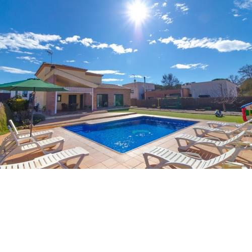 Vidreres Villa Sleeps 10 Pool WiFi