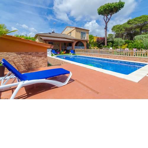 Vidreres Villa Sleeps 11 Pool Air Con WiFi