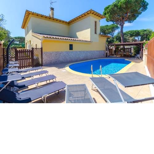 Vidreres Villa Sleeps 8 Pool Air Con WiFi