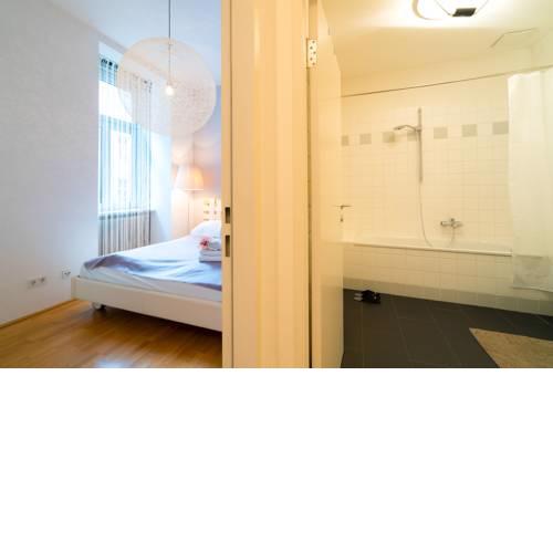 Vienna Residence | Spacious and modern furnished 2 room apartment in Vienna Neubau - for up to 4 people, with large balcony and terrace