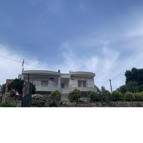 Vila HALIM BANI