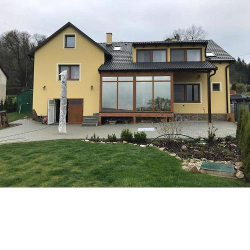Vila v Brdech s bazénem, infra saunou a vybavením