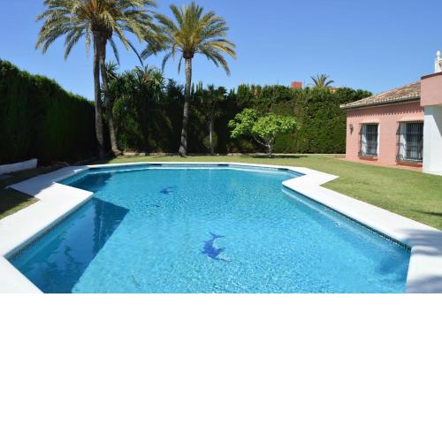 VILLA 34121043 GOLDEDN MILE MARBELLA, 7 BEDROOMS, SLEEPS 14, HUGE PRIVATE POOL, JUST 300m FROM BEACH