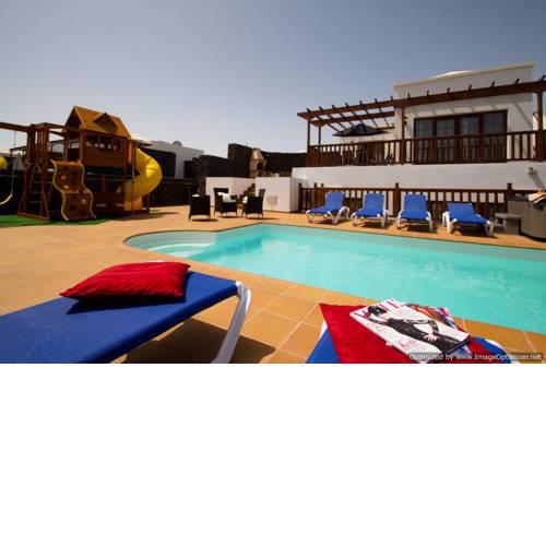 Villa 44 Sea Views, Pool,Games,Hot Tub, Office with Computer+ WIFI