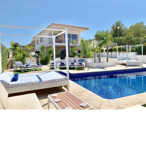 Villa Afortunada 5bedroom Villa with Air conditioning private swimming pool ,PS3 XBox Ping-Pong table ideal for families