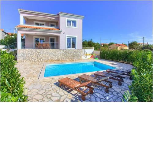 Villa Alizza with pool