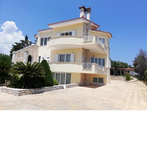 VILLA ALKMINI NEAR THE AIRPORT