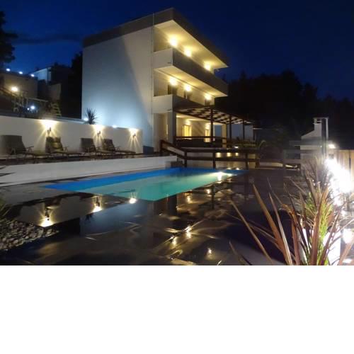 Villa-am-Meer-fuer-12-Personen-mit-Pool