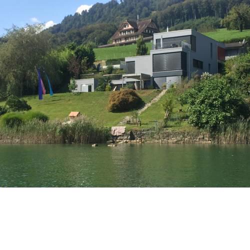 Villa am See mit einzigartigem Ausblick