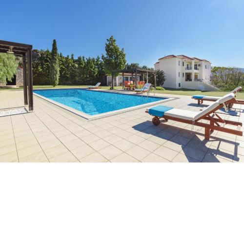 Villa Amarandes by Villa Plus