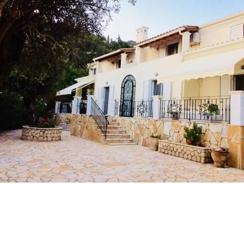 Villa Ampelaki "30 meters to beach"
