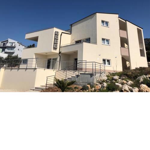VILLA ANA