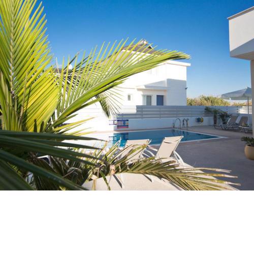 Villa Anthinas Dyo - Contemporary 3 Bedroom Pernera Villa with Pool - Close to all Amenities