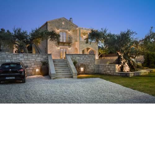 Villa Antonousa